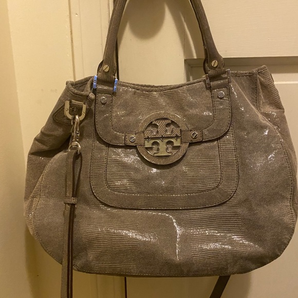 Tory Burch Handbags - Tory Burch NWOT Amanda Hobo bag in mint condition